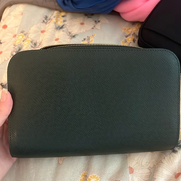 Authenticated Louis Vuitton Taiga Baikal Clutch Handbag Green Leather - Picture 1 of 4